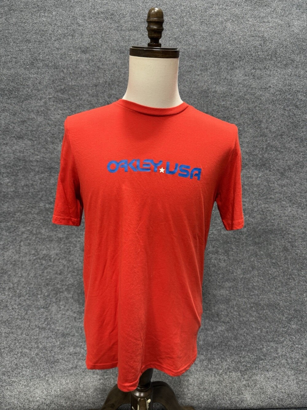 Oakley USA Hydrolix T-Shirt Red Blue Logo Regular Fit Mens Medium Performance